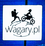vVagary.pl - Kubek z logo na niebieskim tle