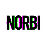 napis "Norbi" na plecach